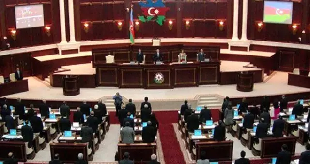 Azerbaycan'da iktidar partisi YAP parlamentonun feshi için başvurdu