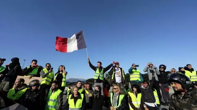 Emeklilikte yaşa takılmak istemeyen Fransızlar ülke çapında greve hazırlanıyor