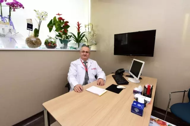 Erzurumlu Prof. Dr. Atmaca robotik cerrahide Türkiye'nin sayılı isimleri arasında yer alıyor