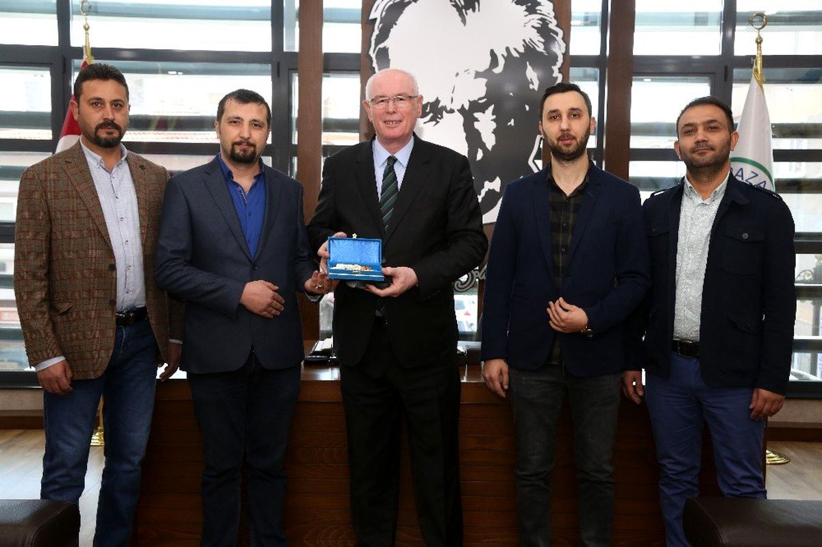 Eskişehir Lületaşı El Sanatları Derneği Kazım Kurt'u ziyaret etti