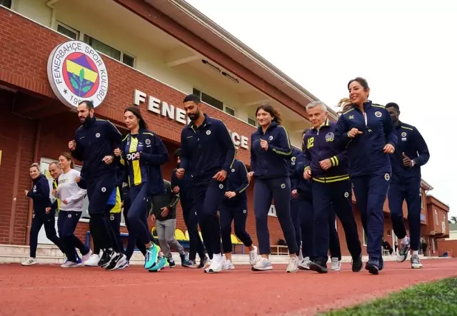 Fenerbahçe'den 'Kadına Şiddete Karşı Sporun Gücü' koşusu Fenerbahçe'den 'Kadına Şiddete Karşı Sporun Gücü' koşusu