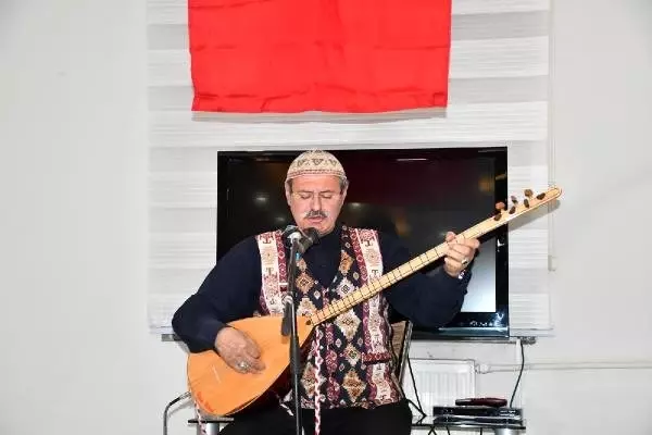 Halk ozanı Sönmez, Beytüşşebap'ta konser verdi Halk ozanı Sönmez, Beytüşşebap'ta konser verdi