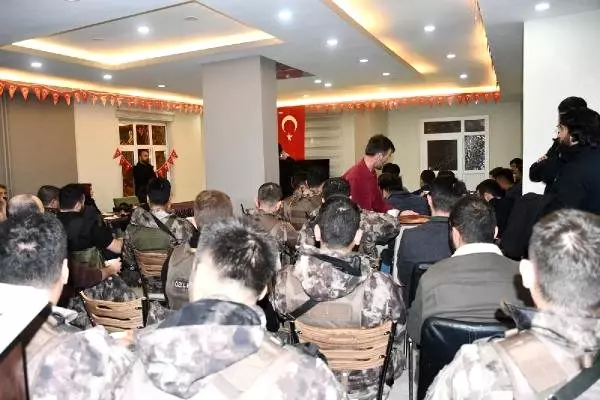 Halk ozanı Sönmez, Beytüşşebap'ta konser verdi Halk ozanı Sönmez, Beytüşşebap'ta konser verdi