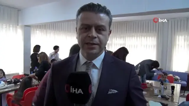 İşitme engelli çocuklara saç bakımı İşitme engelli çocuklara saç bakımı