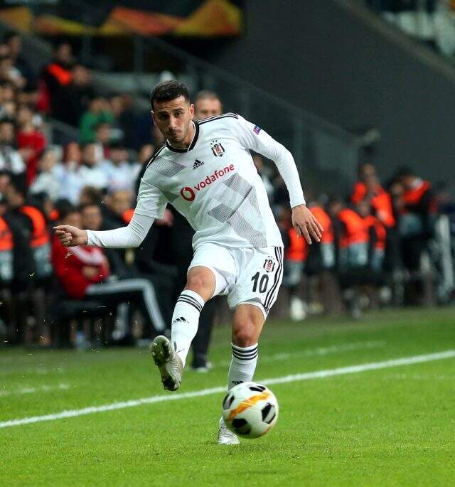 Oğuzhan Özyakup'a tribünlerden tepki