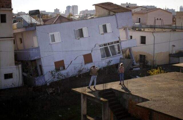 Ölü sayısının 40'a yükseldiği Arnavutluk'ta bir deprem daha oldu