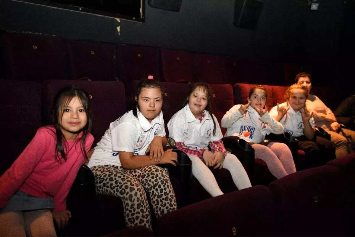 Özel çocukların sinema keyfi