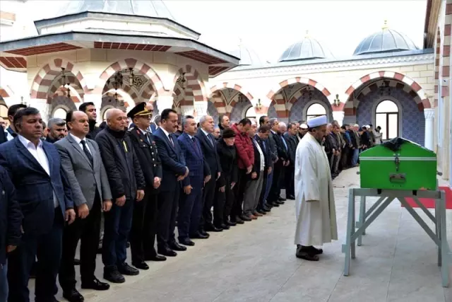 Şehit annesi toprağa verildi