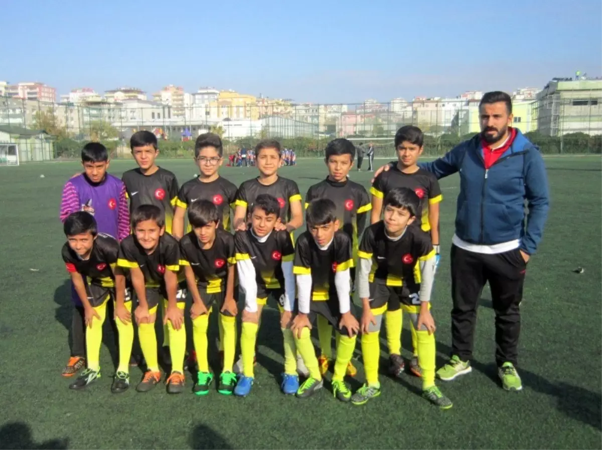 Şehitkamil'in yeşil sahalarında geleceğin futbolcuları yetişiyor