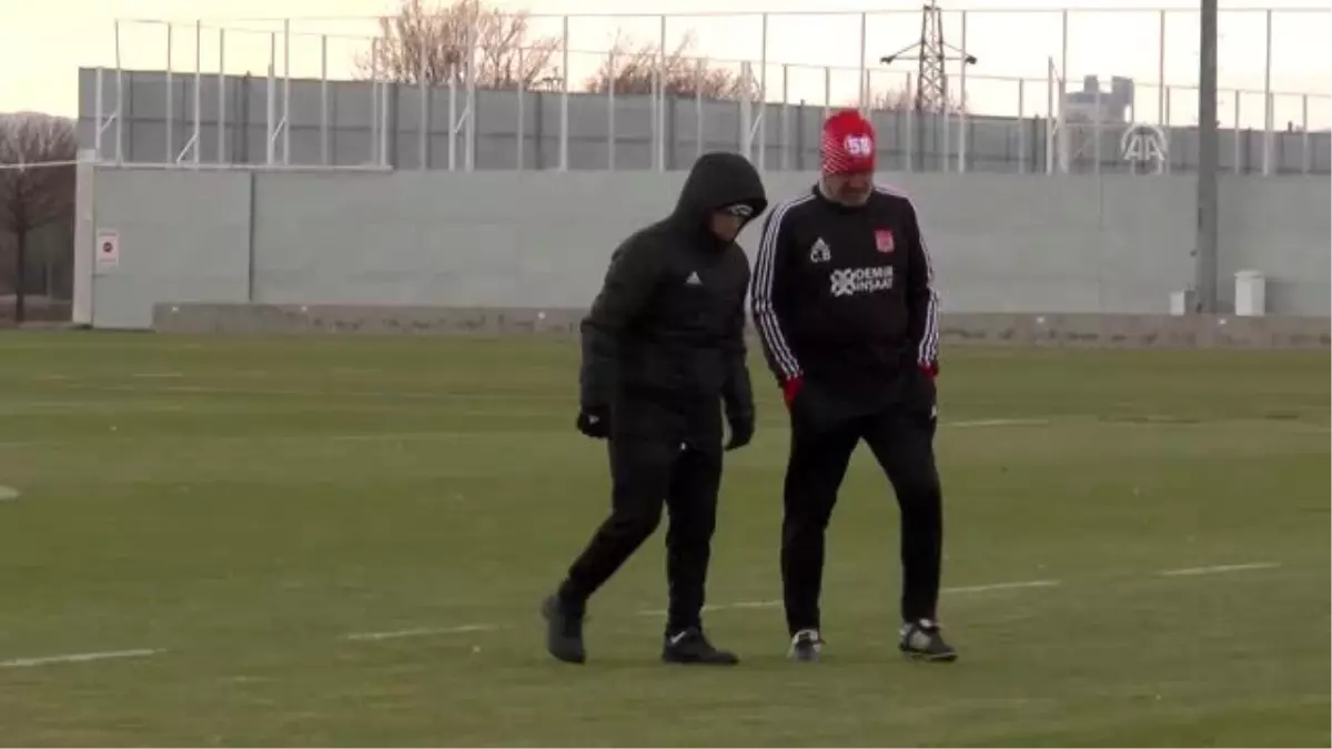 Sivasspor Teknik Direktörü Rıza Çalımbay: 'Şampiyonluk kolay bir iş değil'