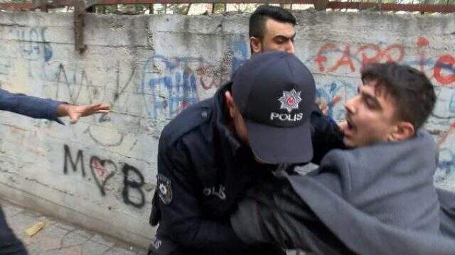 Sultangazi'de yangın sırasında hırsızlık yaptığı iddia edilen şüpheli linç edilmek istendi