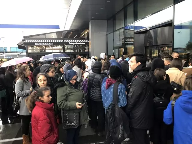 Alışveriş çılgınlığı yağmur dinlemedi