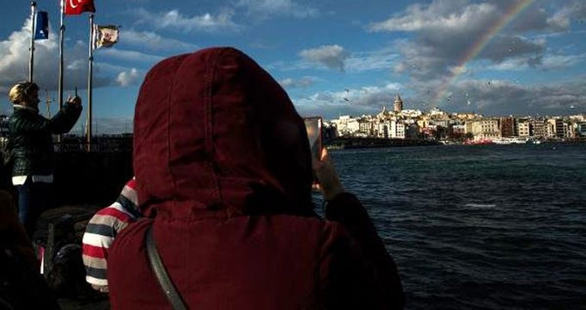 Bir günde iki İstanbul! Öğleden sonra beliren gökkuşağı kendine hayran bıraktı
