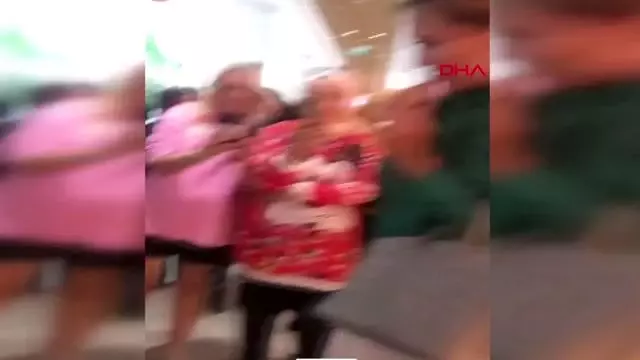 Bursa demet akalın, down sendromlu kadını, hayranı olduğu murat boz ile telefonda görüştürdü Bursa demet akalın, down sendromlu kadını, hayranı olduğu murat boz ile telefonda görüştürdü