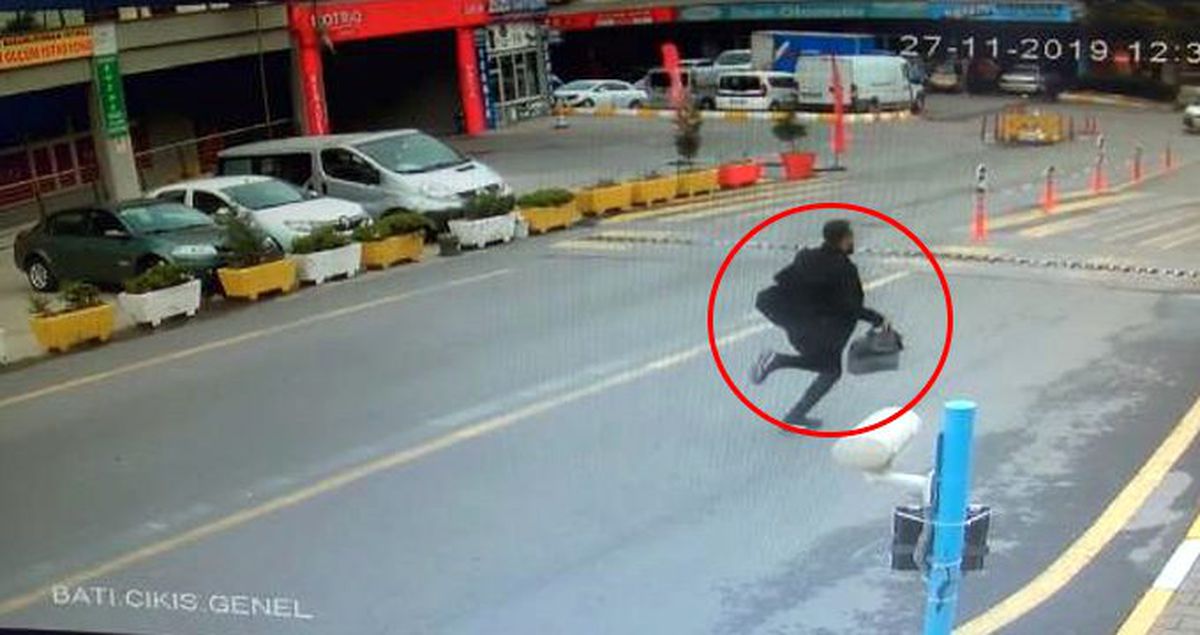 Çalıştığı firmaya ait 250 bin lirayı çaldı! Kapkaç anı saniye saniye kamerada