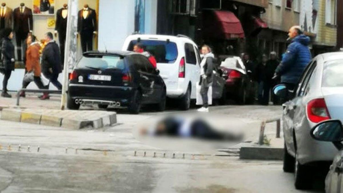 Eniştesini öldürüp başında polisin gelmesini bekledi