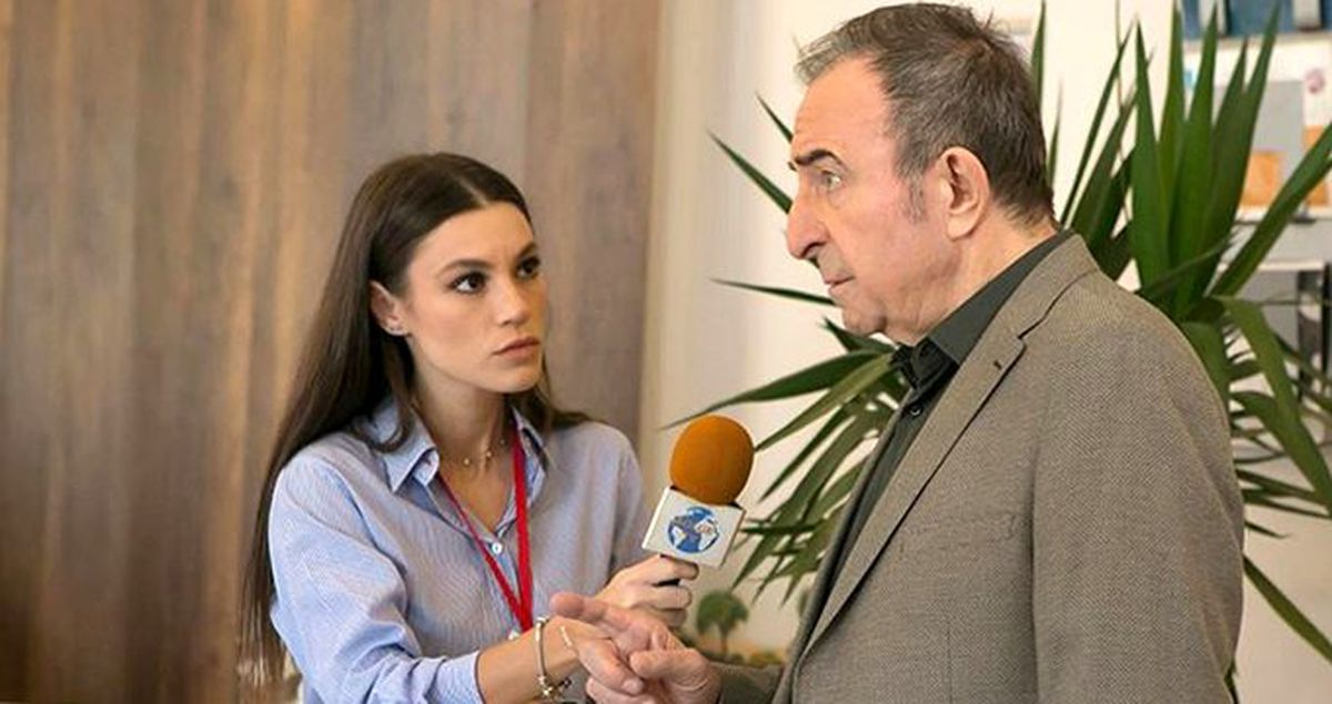 Genç oyuncu Yüsra Geyik, mini elbiseli pozunu paylaştı