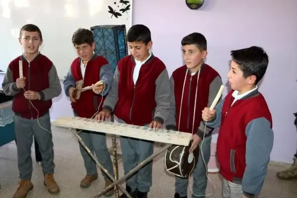Gerçek müzik aletlerine kavuştular Gerçek müzik aletlerine kavuştular