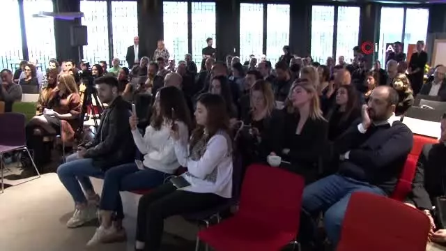 İş ve sanat dünyası, 'Marka Ol E Mi?' kitabının lansmanında bir araya geldi İş ve sanat dünyası, 'Marka Ol E Mi?' kitabının lansmanında bir araya geldi