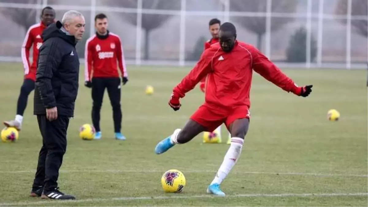 Lider Sivasspor, Kasımpaşa maçına hazır! Takımda 2 eksik...