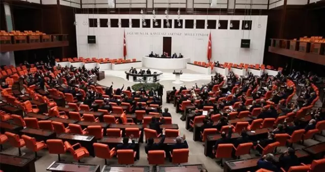 Meclis'te 'Tank Palet Fabrikası' tartışması! 'General eskisi' ifadeleri gerginlik çıkardı Meclis'te 'Tank Palet Fabrikası' tartışması! 'General eskisi' ifadeleri gerginlik çıkardı