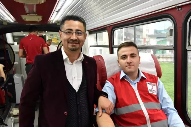 'Özür şiiri' yazıp kan bağışlayarak yargılanmaktan kurtuldu 'Özür şiiri' yazıp kan bağışlayarak yargılanmaktan kurtuldu