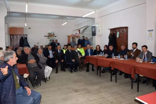 Pazarlar'da halk toplantısı Pazarlar'da halk toplantısı