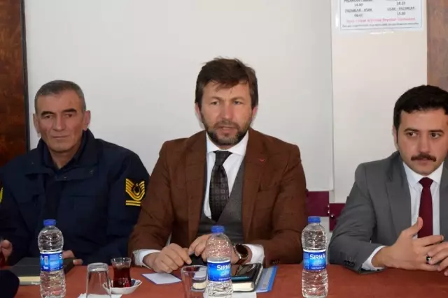 Pazarlar'da halk toplantısı Pazarlar'da halk toplantısı