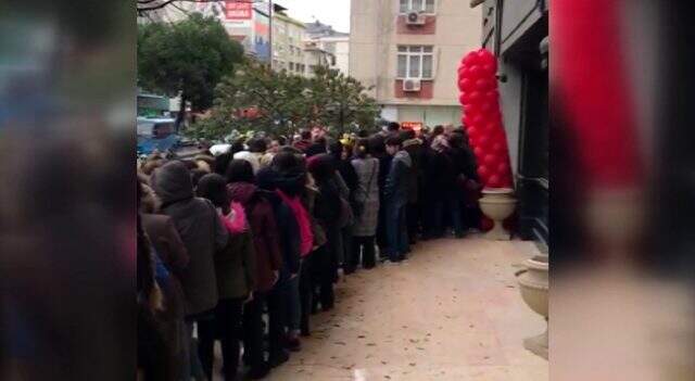 'Şahane Cuma' izdihamında camlar kırılınca 3 kişi yaralandı