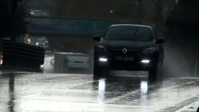 Şiddetli yağış ve fırtına İstanbul’u etkisi altına aldı