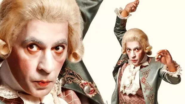 Tiyatro'nun Mozart'ı Okan Bayülgen Tiyatro'nun Mozart'ı Okan Bayülgen