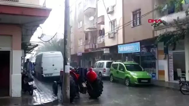 Turgutlu'da sağanak yağmur etkili oldu Turgutlu'da sağanak yağmur etkili oldu
