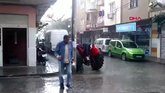Turgutlu'da sağanak yağmur etkili oldu Turgutlu'da sağanak yağmur etkili oldu
