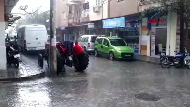 Turgutlu'da sağanak yağmur etkili oldu Turgutlu'da sağanak yağmur etkili oldu