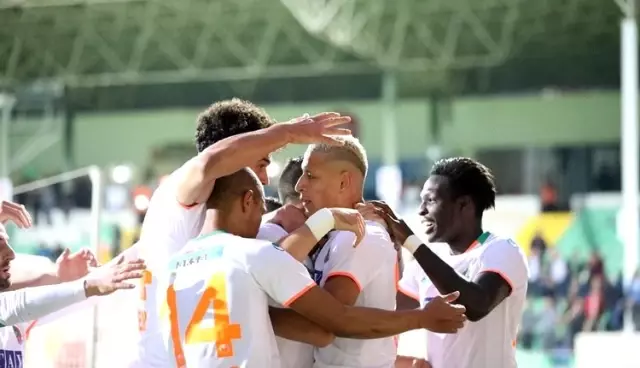 Alanyaspor kendi evinde farklı kazandı