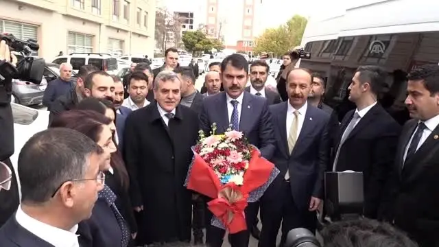 Bakan Kurum: 'Arnavutluk'a 500 tane konut yapıyoruz' Bakan Kurum: 'Arnavutluk'a 500 tane konut yapıyoruz'