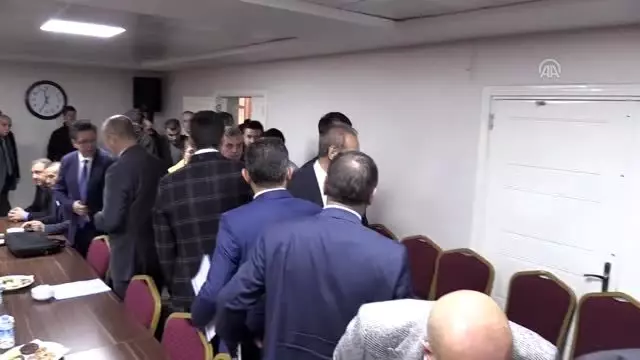 Bakan Kurum: 'Arnavutluk'a 500 tane konut yapıyoruz' Bakan Kurum: 'Arnavutluk'a 500 tane konut yapıyoruz'