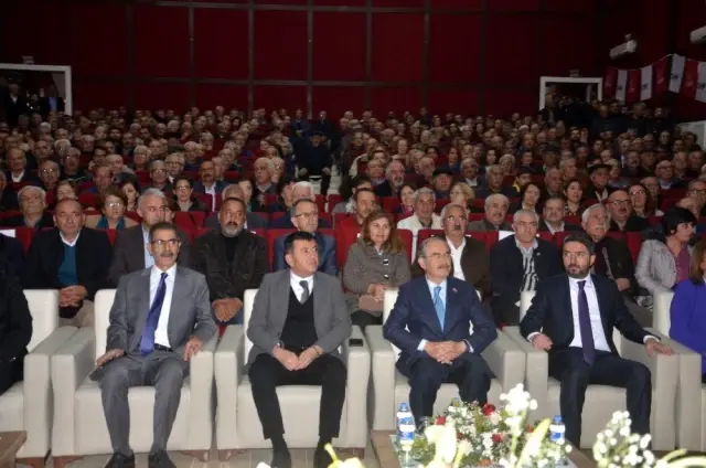 Başkan Büyükerşen Malatya'da deneyimlerini paylaştı Başkan Büyükerşen Malatya'da deneyimlerini paylaştı