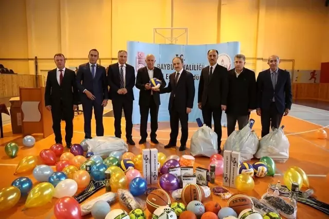 Bayburt'ta okullara eğitim ve spor malzemesi desteği