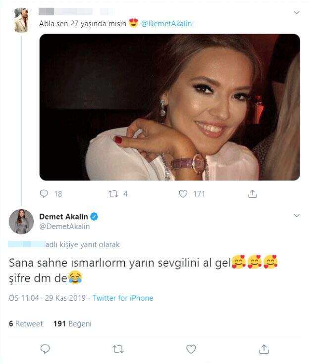 Demet Akalın'dan '27 yaşında mısın?' diyen takipçisine bedava bilet jesti!
