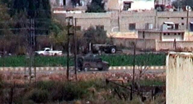 Devriye görevinden dönen Rus askerlerine teröristler araçlarla eşlik etti