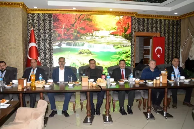 Eğitim Bir Sen Eleşkirt'te yüzlerce öğretmenle yemekte bir araya geldi Eğitim Bir Sen Eleşkirt'te yüzlerce öğretmenle yemekte bir araya geldi