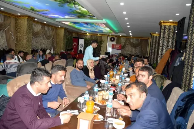 Eğitim Bir Sen Eleşkirt'te yüzlerce öğretmenle yemekte bir araya geldi Eğitim Bir Sen Eleşkirt'te yüzlerce öğretmenle yemekte bir araya geldi