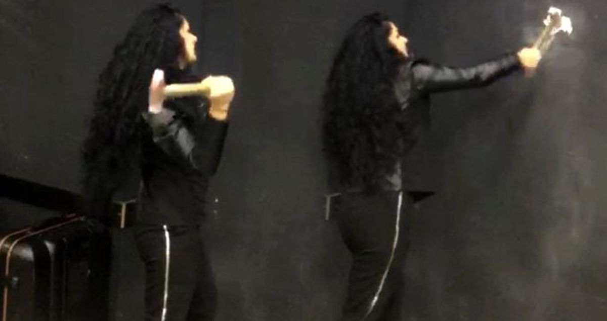 Esenler Otogarı'nda kadın müdür, firmasının peronlarını bölen duvarları 'Satışları engelliyor' deyip çekiçle yıktı
