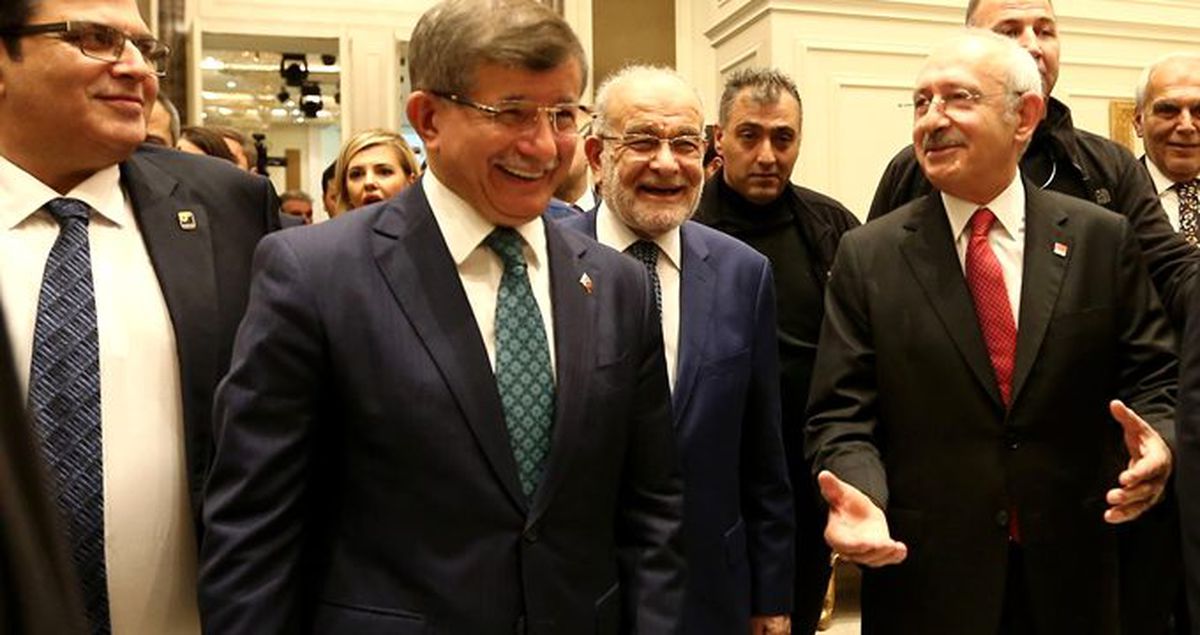 Kılıçdaroğlu, Davutoğlu'ndan övgüyle bahsetti, Davutoğlu alkışla karşılık verdi