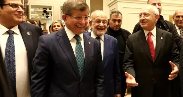 Kılıçdaroğlu, Davutoğlu'ndan övgüyle bahsetti, Davutoğlu alkışla karşılık verdi