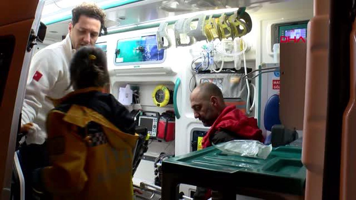 Maltepe'de sokakta alkol alan 2 kişiyi darbedip hastanelik ettiler