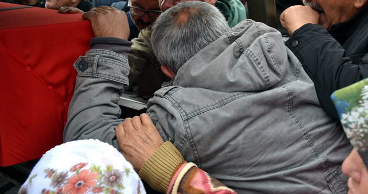 Şehit babası Ünlen Çabuk, oğlunun şehadet haberini ayakkabı boyarken aldı