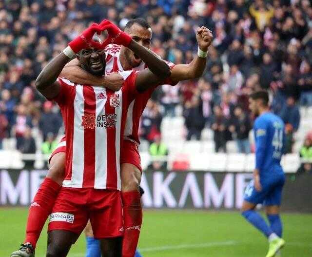 Son Dakika: Sivasspor, Kasımpaşa'yı 2-0 mağlup etti!