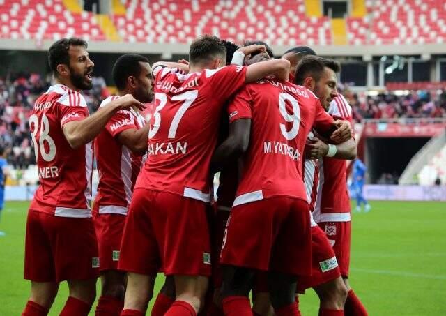 Son Dakika: Sivasspor, Kasımpaşa'yı 2-0 mağlup etti!
